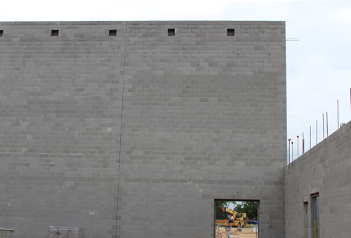 Block wall and lift